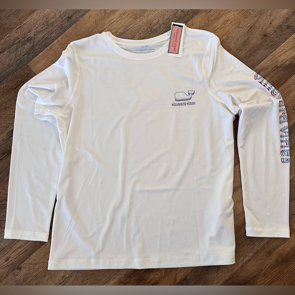 Woman’s Vineyard Vines, Stacked Whale Swimshirt withe cap